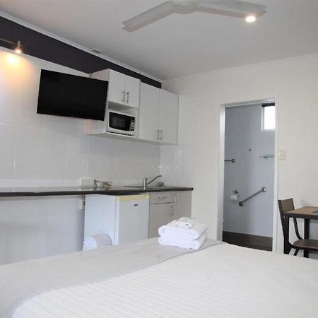 Charm City Motel Bundaberg Exterior photo