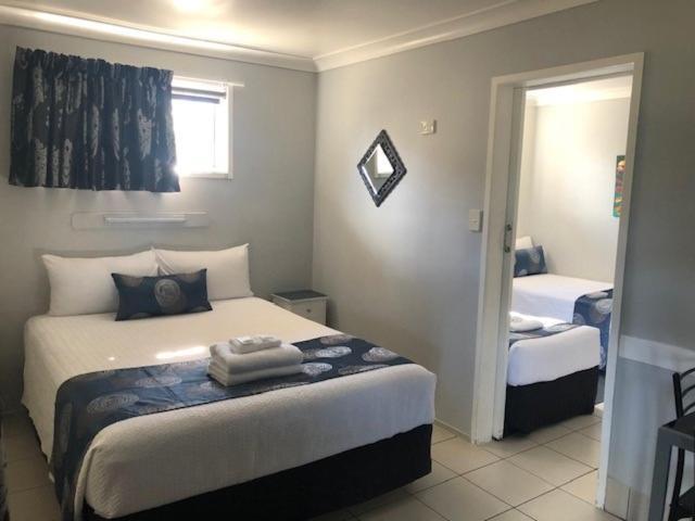 Charm City Motel Bundaberg Exterior photo