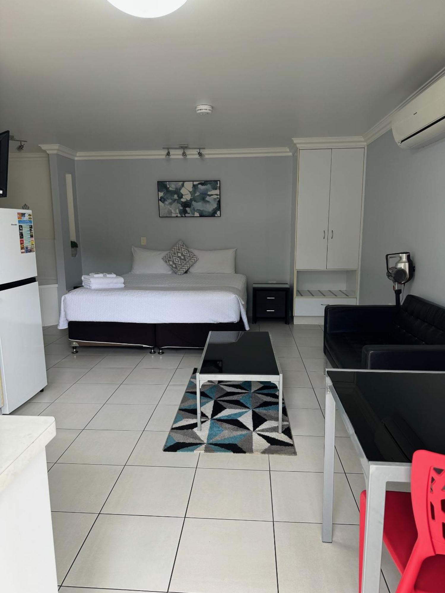 Charm City Motel Bundaberg Exterior photo
