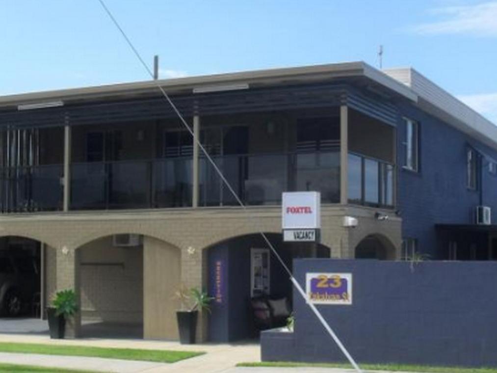 Charm City Motel Bundaberg Exterior photo