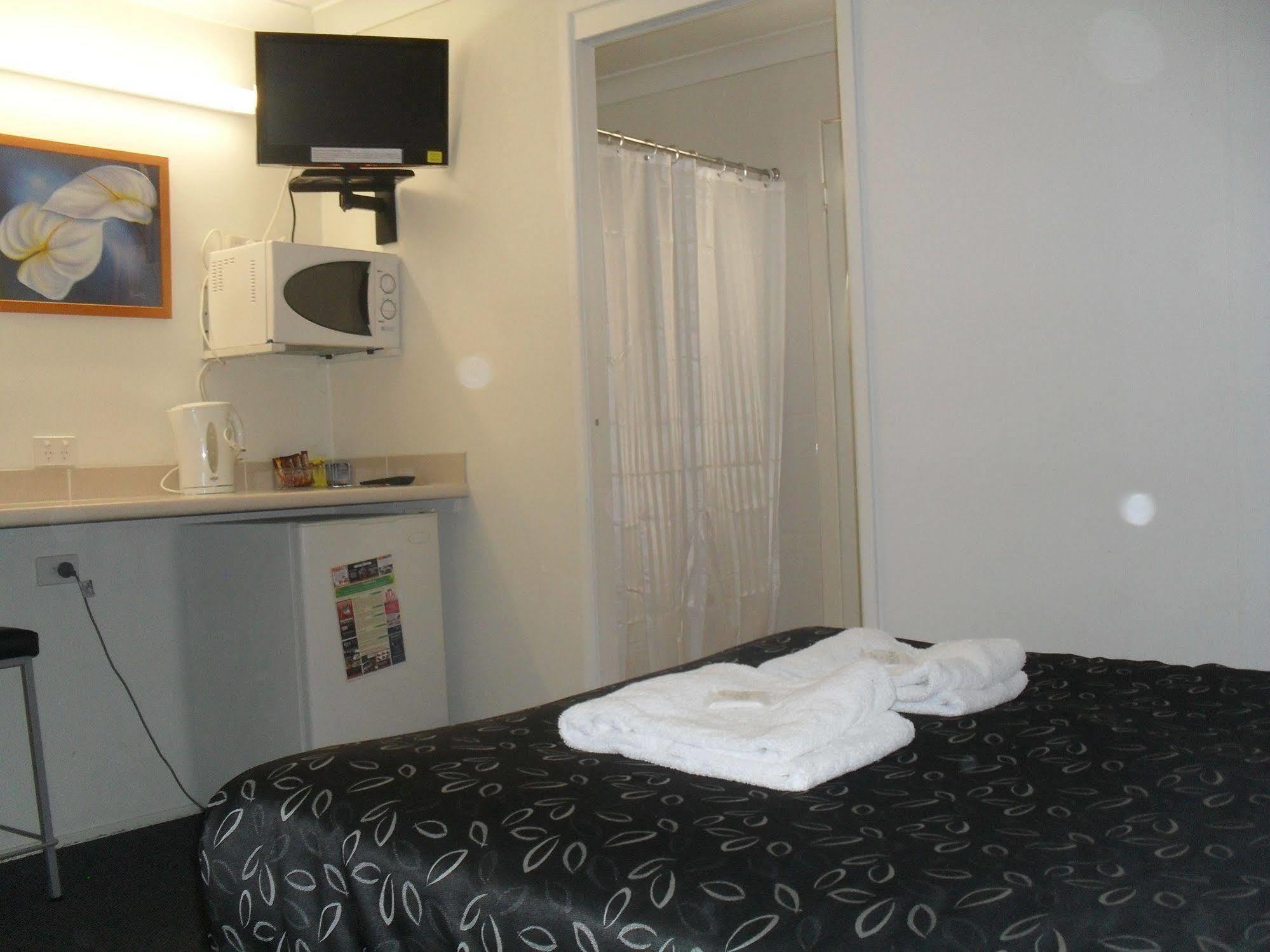 Charm City Motel Bundaberg Exterior photo