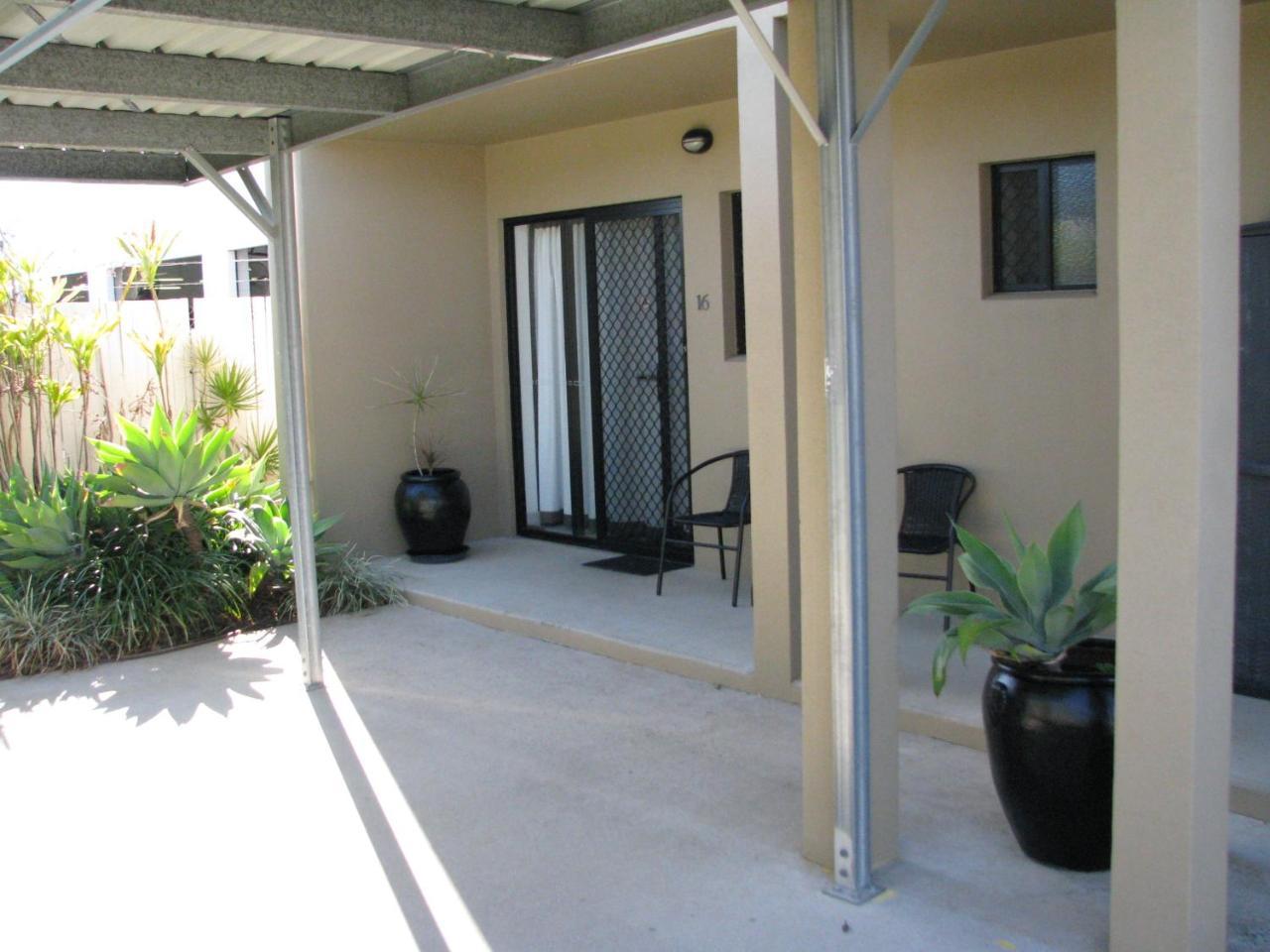 Charm City Motel Bundaberg Exterior photo